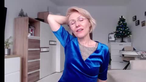 Snapshot of jasmin18v chatting on 01/05/25, 02:08 Jasmin room for people 40 online show from 01/05/25, 02:08