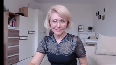 Snapshot of jasmin18v chatting on 01/15/25, 01:20 Jasmin room for people 40 online show from 01/15/25, 01:20