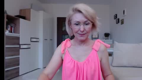 Snapshot of jasmin18v chatting on 01/18/25, 01:29 Jasmin room for people 40 online show from 01/18/25, 01:29