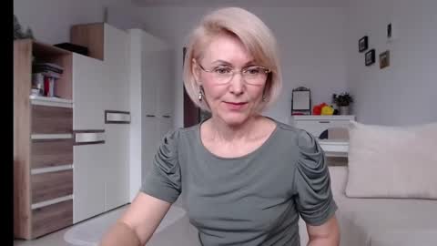 Snapshot of jasmin18v chatting on 01/27/25, 02:02 Jasmin room for people 40 online show from 01/27/25, 02:02