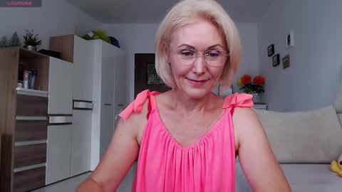 Snapshot of jasmin18v chatting on 09/20/25, 01:12 Jasmin room for people 40 online show from 09/20/25, 01:12