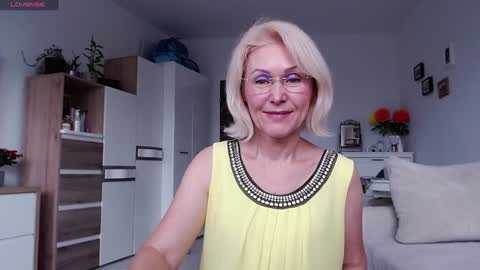 Snapshot of jasmin18v chatting on 11/09/25, 11:41 Jasmin room for people 40 online show from 11/09/25, 11:41