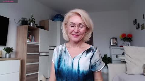 Snapshot of jasmin18v chatting on 11/14/25, 11:20 Jasmin room for people 40 online show from 11/14/25, 11:20