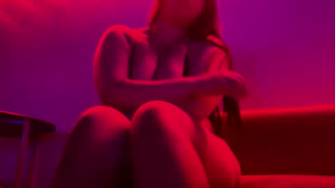 Snapshot of jasmin420r chatting on 05/25/26, 02:06 jasmin420r online show from 05/25/26, 02:06