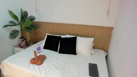 Snapshot of jasmin_evano29 chatting on 05/29/26, 05:22 online show from 05/29/26, 05:22