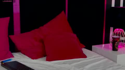 Snapshot of jasmin_voss chatting on 11/20/25, 06:29 Jasmin online show from 11/20/25, 06:29