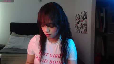Snapshot of jasmine_019 chatting on 07/12/26, 05:04 J- next transmission december 4 online show from 07/12/26, 05:04