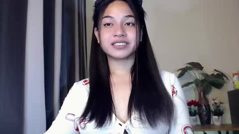 Snapshot of jasmine_arousal chatting on 04/18/26, 01:15 JASMINE online show from 04/18/26, 01:15