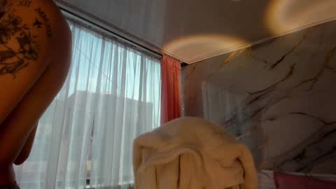 Snapshot of jasmine_hyper_1 chatting on 12/24/24, 01:50 Jas online show from 12/24/24, 01:50