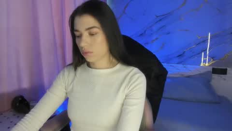 Snapshot of jasmine_hyper_1 chatting on 02/15/25, 03:06 Jas online show from 02/15/25, 03:06