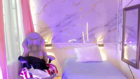 Snapshot of jasmine_hyper_1 chatting on 02/22/25, 08:42 Jas online show from 02/22/25, 08:42