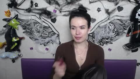 JasmineKouch online show from 11/12/25, 06:41