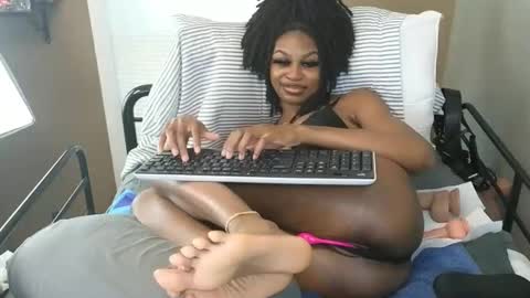 Snapshot of jasminelinley chatting on 09/19/25, 02:18 Jasmine Linley online show from 09/19/25, 02:18