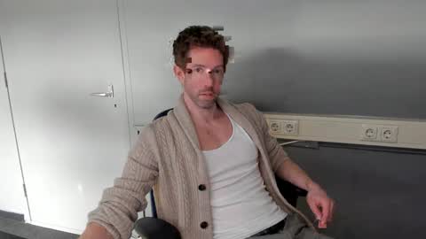 Snapshot of jasonberg29 chatting on 03/05/25, 12:55 Jason online show from 03/05/25, 12:55