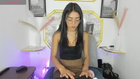 Snapshot of jaulyn_18 chatting on 06/11/26, 08:29 Jaulyn online show from 06/11/26, 08:29