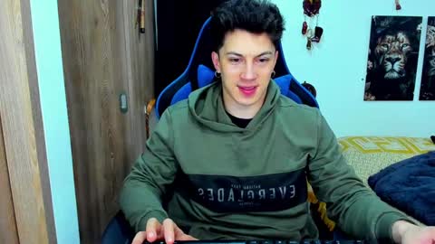 Snapshot of javiersexymann chatting on 12/14/24, 03:51 Javier online show from 12/14/24, 03:51