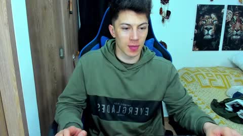 Snapshot of javiersexymann chatting on 12/29/24, 03:22 Javier online show from 12/29/24, 03:22