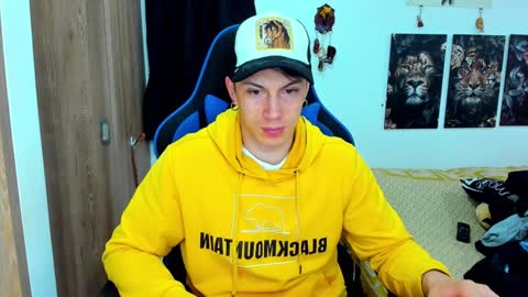 Snapshot of javiersexymann chatting on 01/14/25, 10:34 Javier online show from 01/14/25, 10:34