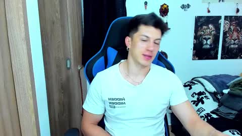 Snapshot of javiersexymann chatting on 02/16/25, 10:21 Javier online show from 02/16/25, 10:21