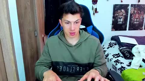 Snapshot of javiersexymann chatting on 02/18/25, 08:47 Javier online show from 02/18/25, 08:47