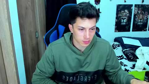 Snapshot of javiersexymann chatting on 02/19/25, 12:57 Javier online show from 02/19/25, 12:57