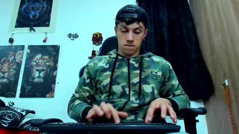 Snapshot of javiersexymann chatting on 03/03/25, 02:04 Javier online show from 03/03/25, 02:04