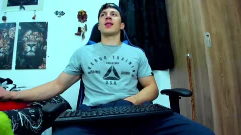 Snapshot of javiersexymann chatting on 03/07/25, 04:13 Javier online show from 03/07/25, 04:13