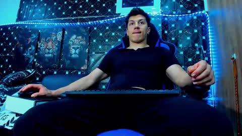 Snapshot of javiersexymann chatting on 10/13/25, 10:54 Javier online show from 10/13/25, 10:54