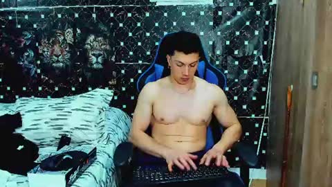 Snapshot of javiersexymann chatting on 06/29/26, 01:23 Javier online show from 06/29/26, 01:23