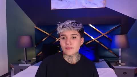 Snapshot of jaxwolf_ chatting on 12/19/25, 04:19 JAX online show from 12/19/25, 04:19