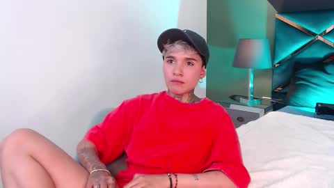 Snapshot of jaxwolf_ chatting on 12/20/25, 04:30 JAX online show from 12/20/25, 04:30