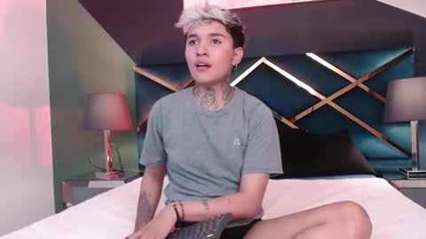 Snapshot of jaxwolf_ chatting on 12/21/25, 03:57 JAX online show from 12/21/25, 03:57