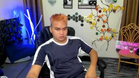 Snapshot of jay_hotcummer chatting on 12/18/25, 12:44 JL online show from 12/18/25, 12:44