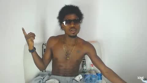 Snapshot of jaycolinss chatting on 02/01/25, 11:48 jaycollins online show from 02/01/25, 11:48