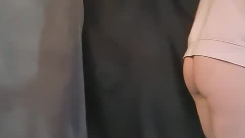 Snapshot of jaysub77 chatting on 10/28/25, 02:37 J online show from 10/28/25, 02:37