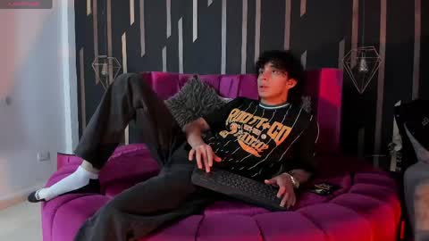 Snapshot of jaytaylorr chatting on 05/02/26, 11:37 Jay Taylor online show from 05/02/26, 11:37
