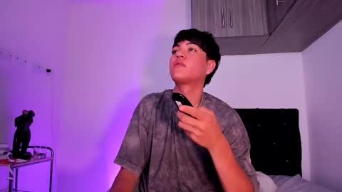 Snapshot of jaythomax chatting on 12/14/25, 07:40 jaythomax online show from 12/14/25, 07:40