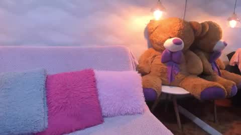 Snapshot of jazlin_angels chatting on 09/28/25, 05:13 JAZLIN ANGELS online show from 09/28/25, 05:13