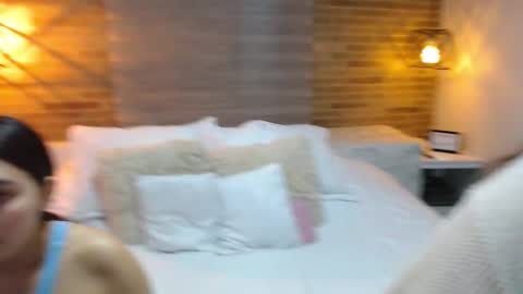 Snapshot of jazmin_dharius chatting on 11/20/25, 09:42 Jazmin and Scarlett online show from 11/20/25, 09:42