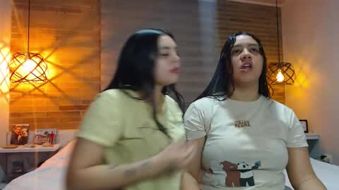 Snapshot of jazmin_dharius chatting on 11/26/25, 09:43 Jazmin and Scarlett online show from 11/26/25, 09:43