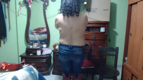 Snapshot of jazmin_rios chatting on 01/19/25, 01:32 jazmim online show from 01/19/25, 01:32