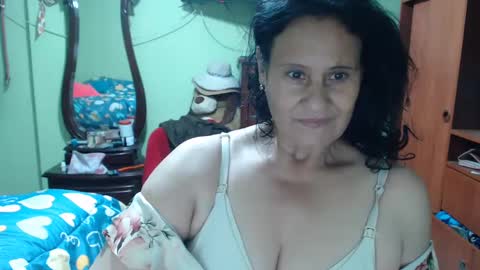 Snapshot of jazmin_rios chatting on 01/24/25, 12:42 jazmim online show from 01/24/25, 12:42