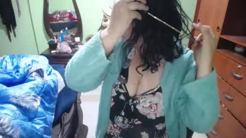 Snapshot of jazmin_rios chatting on 01/29/25, 10:27 jazmim online show from 01/29/25, 10:27