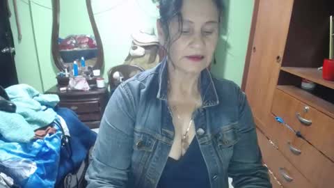 Snapshot of jazmin_rios chatting on 01/29/25, 01:28 jazmim online show from 01/29/25, 01:28