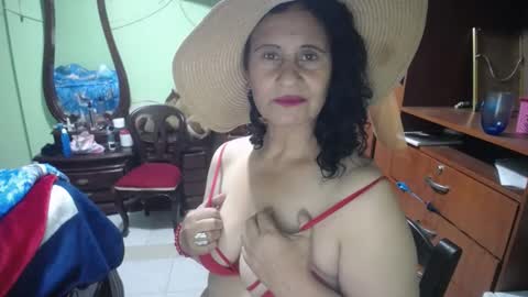 Snapshot of jazmin_rios chatting on 01/31/25, 02:17 jazmim online show from 01/31/25, 02:17