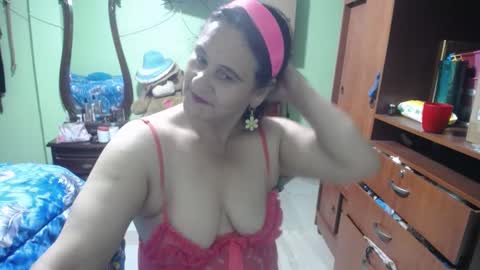 Snapshot of jazmin_rios chatting on 02/07/25, 12:06 jazmim online show from 02/07/25, 12:06