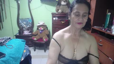 Snapshot of jazmin_rios chatting on 02/19/25, 03:27 jazmim online show from 02/19/25, 03:27