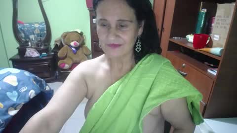 Snapshot of jazmin_rios chatting on 02/20/25, 03:01 jazmim online show from 02/20/25, 03:01