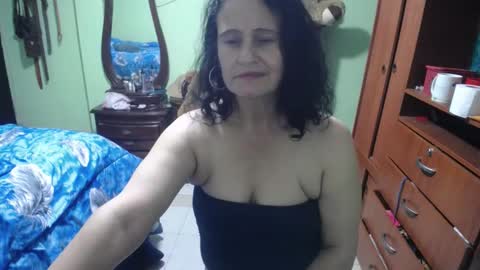 Snapshot of jazmin_rios chatting on 02/22/25, 03:01 jazmim online show from 02/22/25, 03:01