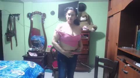 Snapshot of jazmin_rios chatting on 02/28/25, 10:17 jazmim online show from 02/28/25, 10:17